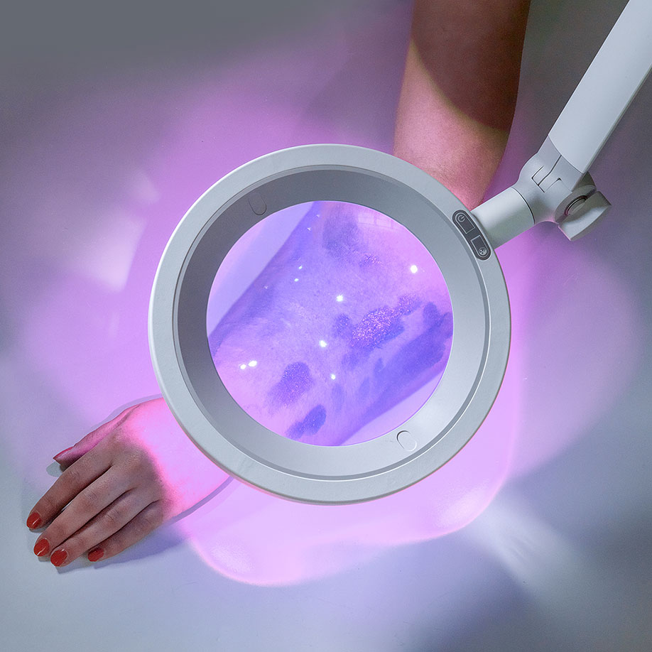 LED-Lupenleuchte reinweiß OPTICLUX 10-2 P TX (Wood-Licht)