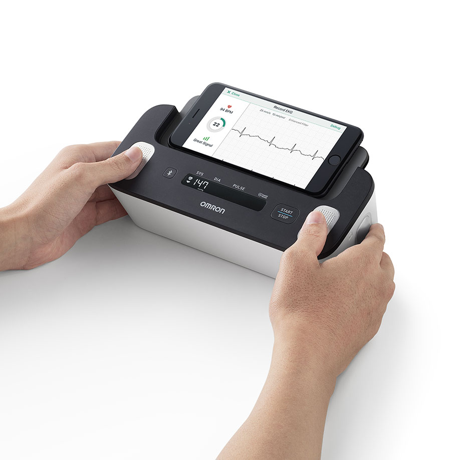 OMRON Oberarm-Blutdruckmessgerät Complete mit EKG-Funktion